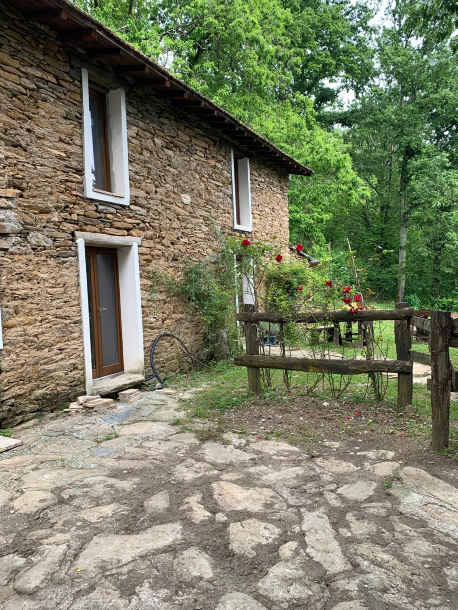 Gasthaus Centro Trekking A Cavallo Monte Brugiana Massa  Exterior foto