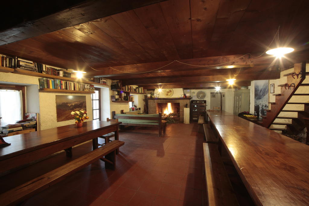 Gasthaus Centro Trekking A Cavallo Monte Brugiana Massa  Zimmer foto